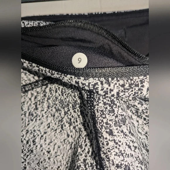 Lululemon Pace Rival CropPower Luxtreme Spray‎ Jacquard White Black size 6 - Picture 4 of 6